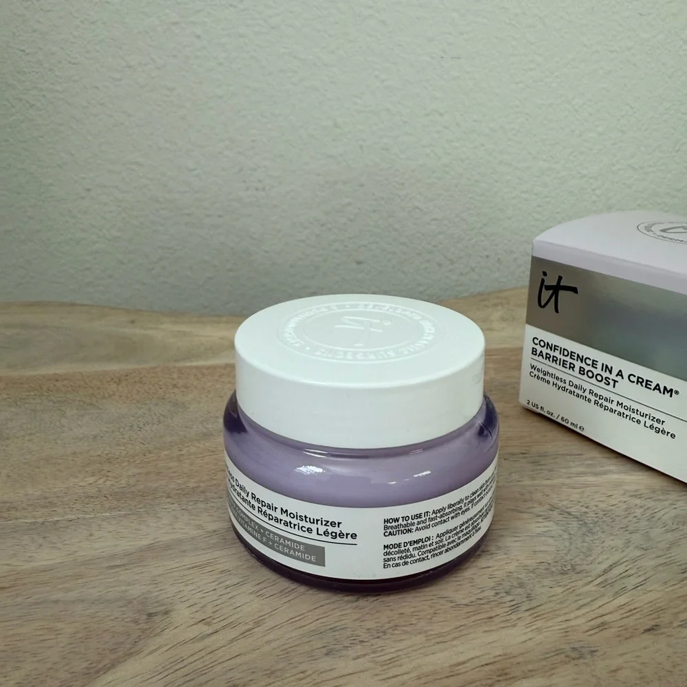 IT Cosmetics Confidence in a Cream with Silver Accents - Picture 7 of 11